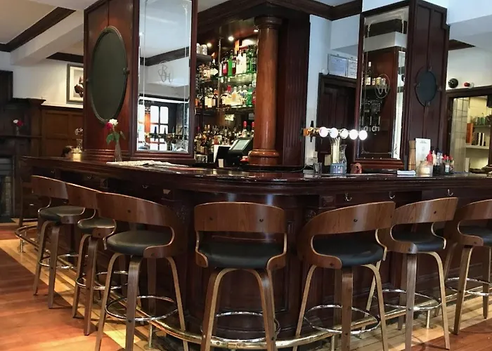 Top 3 Star Hotels in Vibrant Glasgow