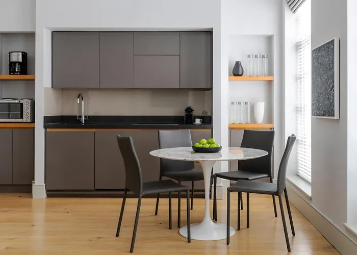 Discover Comfort and Convenience: Why Choose a Service Apartment London